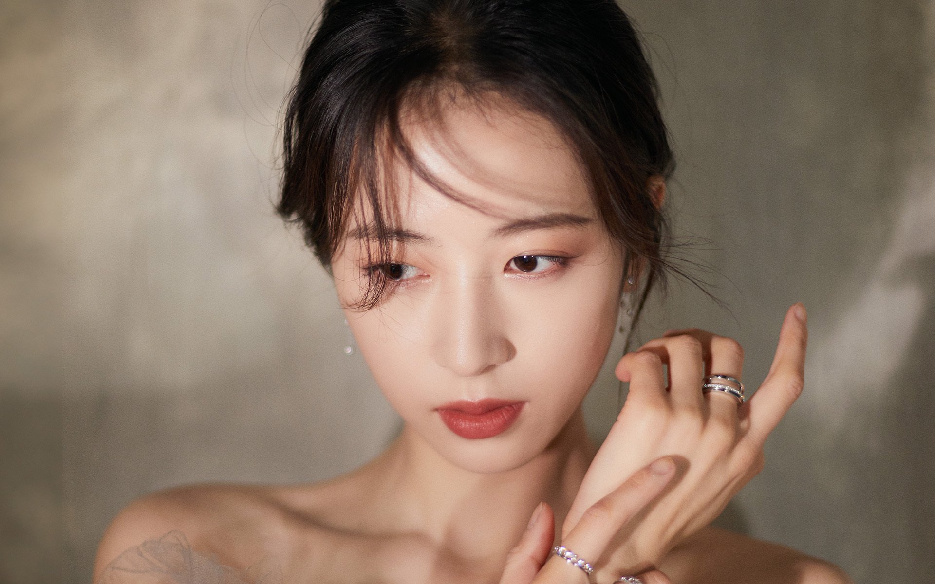 当国王戴上头盔，约基奇如何用魔术师之手，在F1赛道统治波士顿之夜